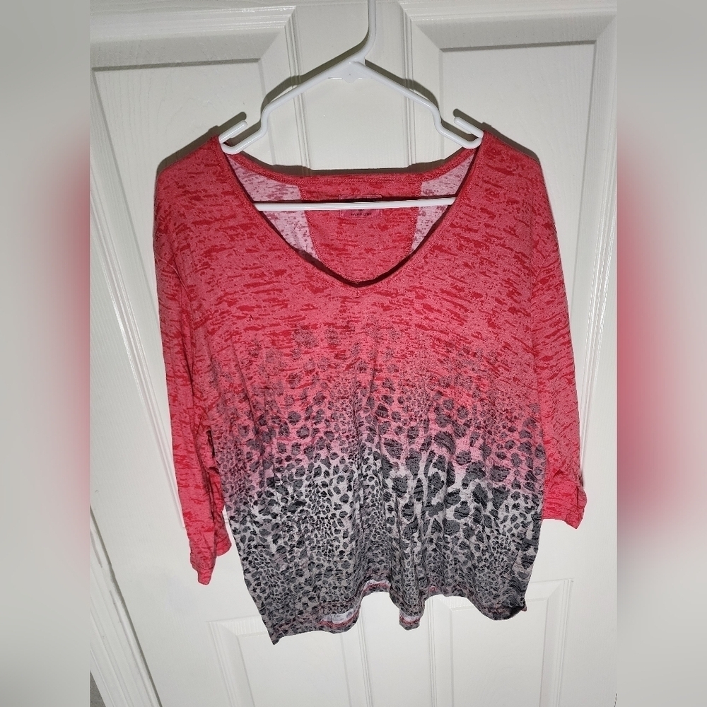 Activology Womens Ombre Animal Print V Neck Top